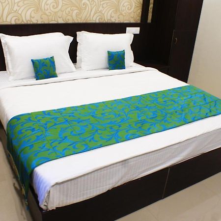Collection O 8267 Galaxy Inn Kochi Екстер'єр фото