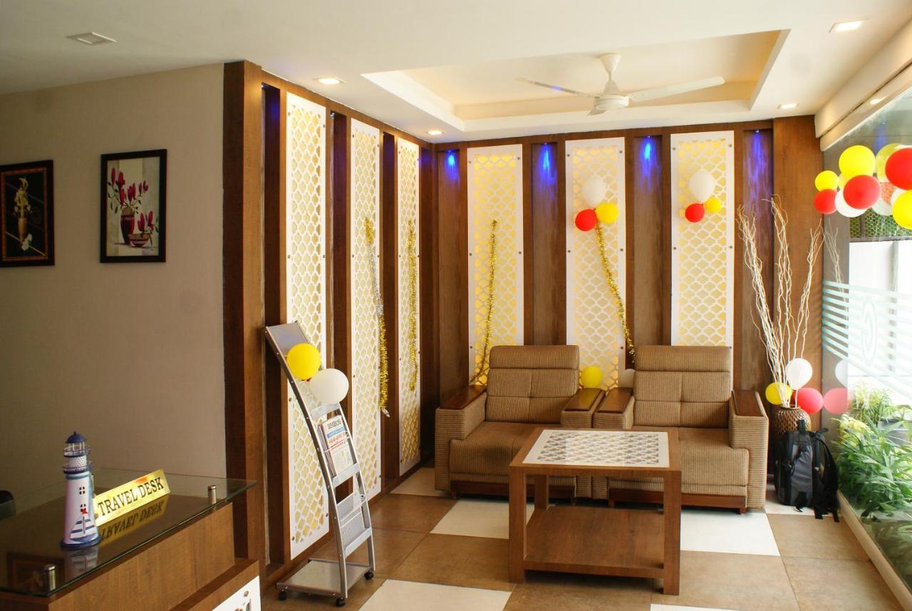 Collection O 8267 Galaxy Inn Kochi Екстер'єр фото