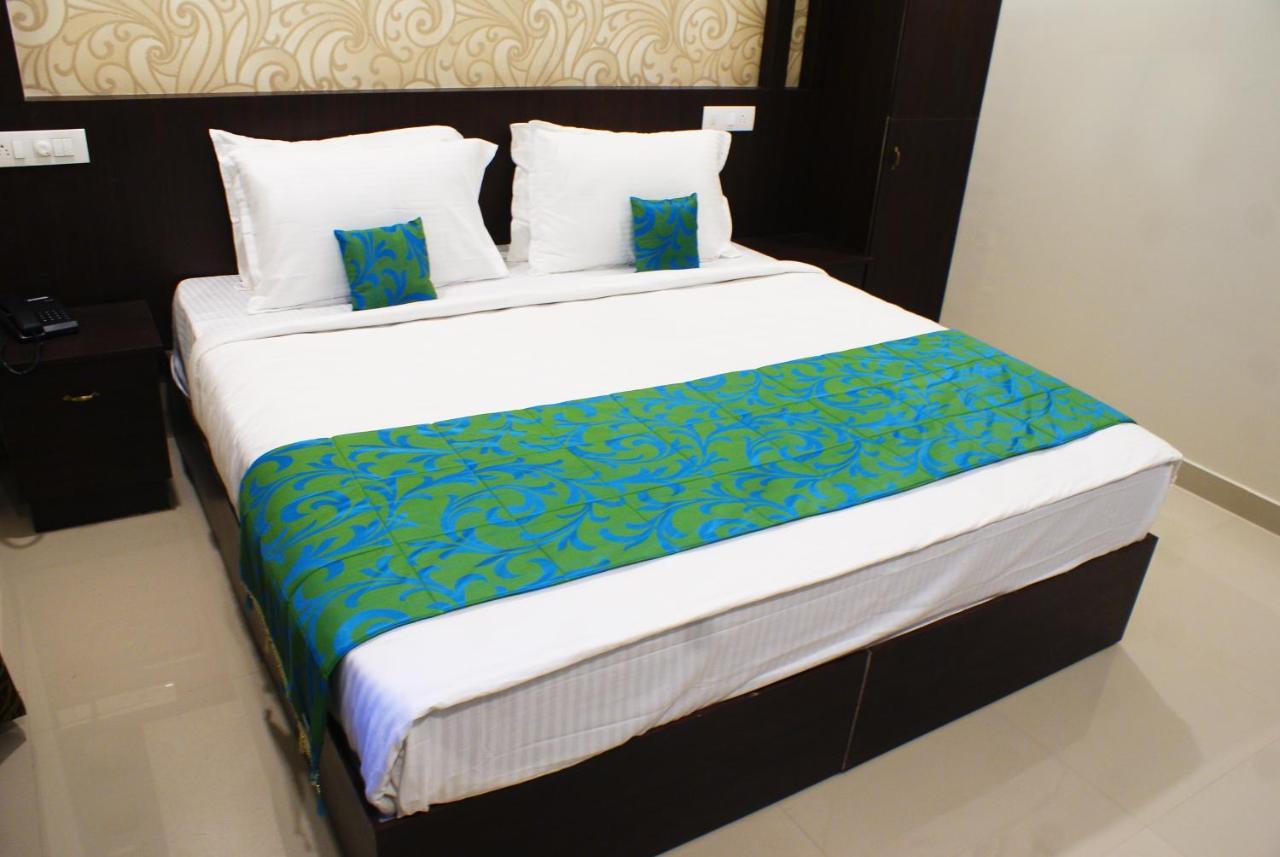 Collection O 8267 Galaxy Inn Kochi Екстер'єр фото