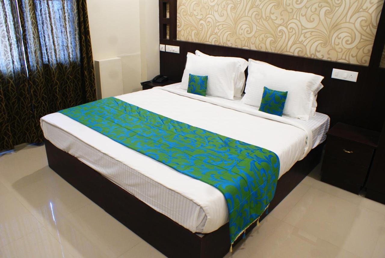 Collection O 8267 Galaxy Inn Kochi Екстер'єр фото