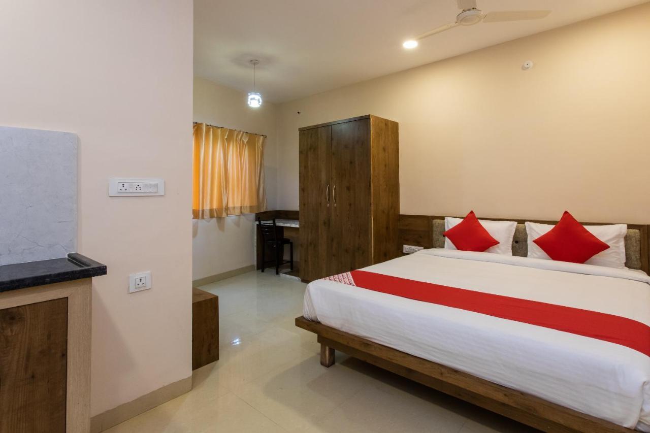 Collection O 8267 Galaxy Inn Kochi Екстер'єр фото