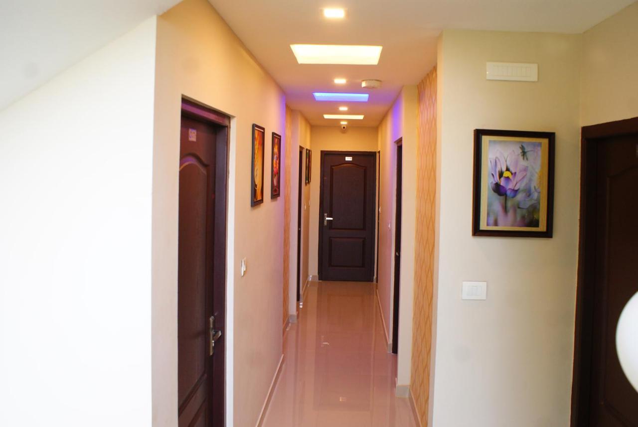 Collection O 8267 Galaxy Inn Kochi Екстер'єр фото