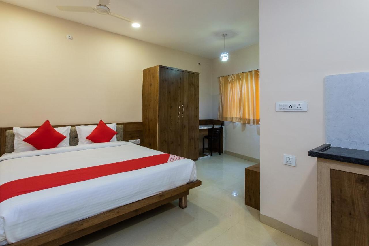 Collection O 8267 Galaxy Inn Kochi Екстер'єр фото