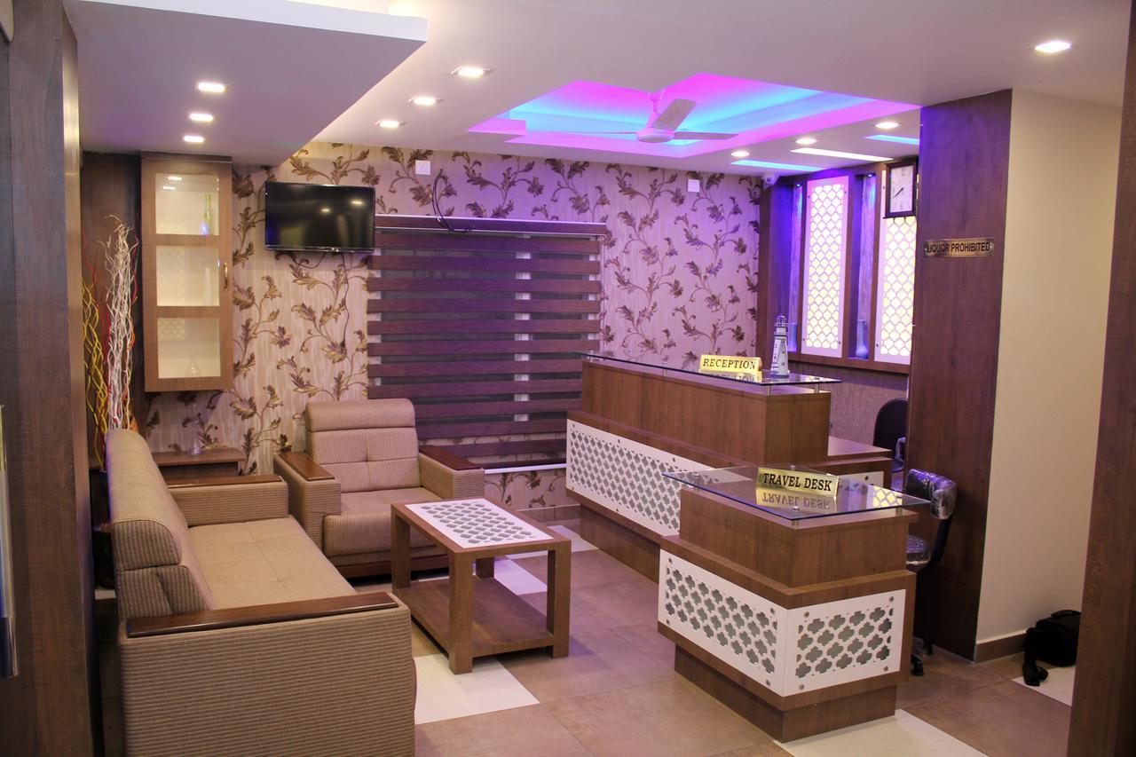 Collection O 8267 Galaxy Inn Kochi Екстер'єр фото