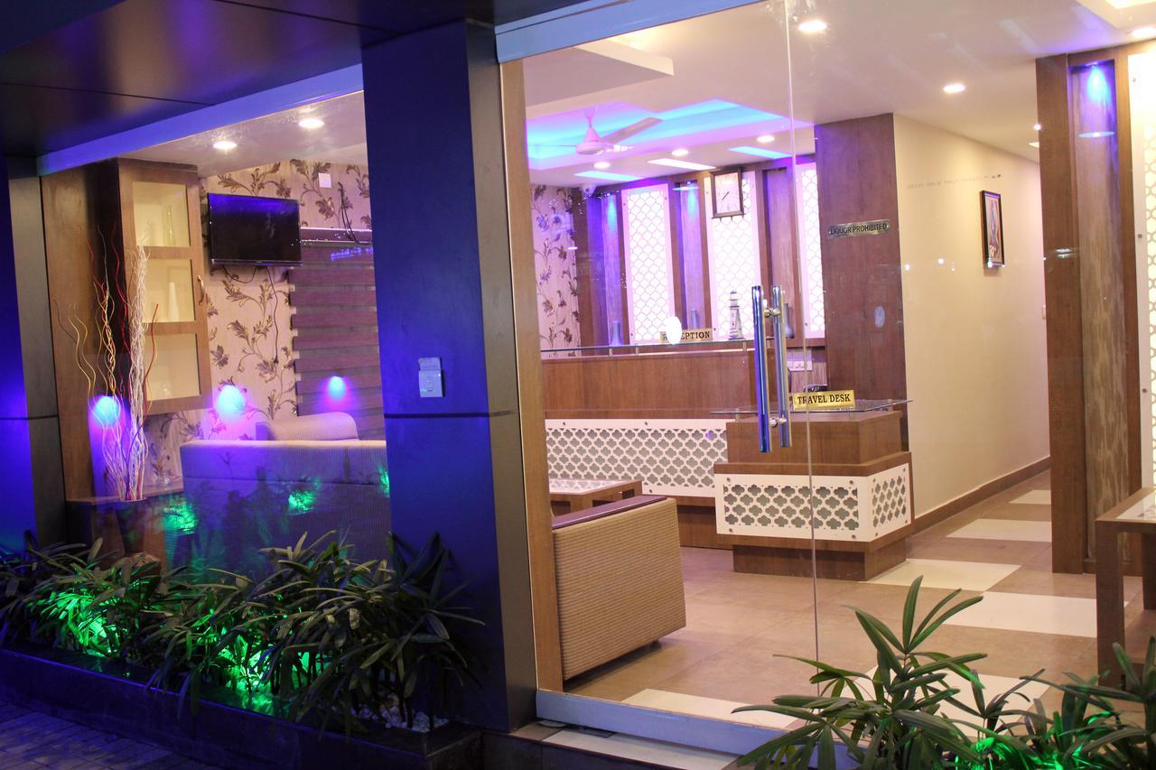 Collection O 8267 Galaxy Inn Kochi Екстер'єр фото