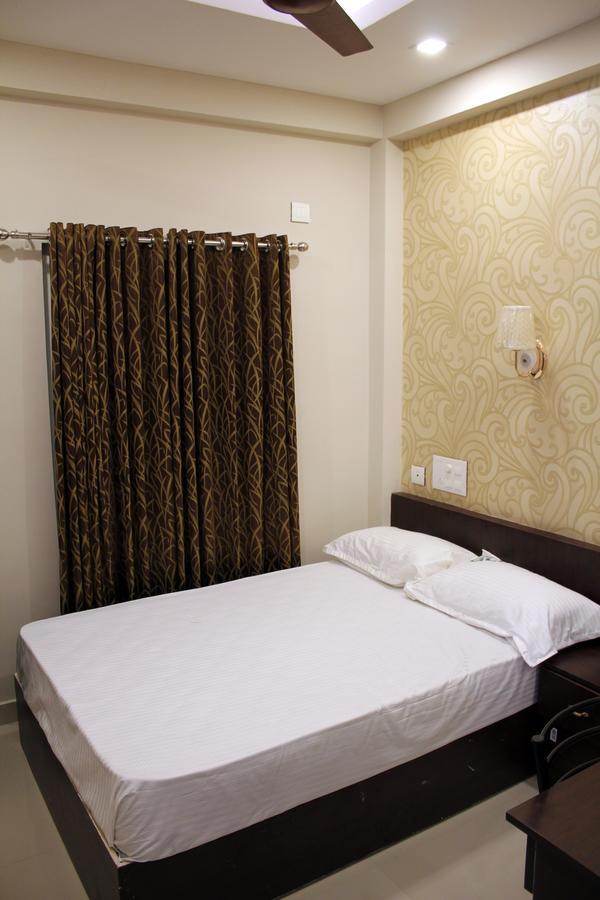 Collection O 8267 Galaxy Inn Kochi Екстер'єр фото