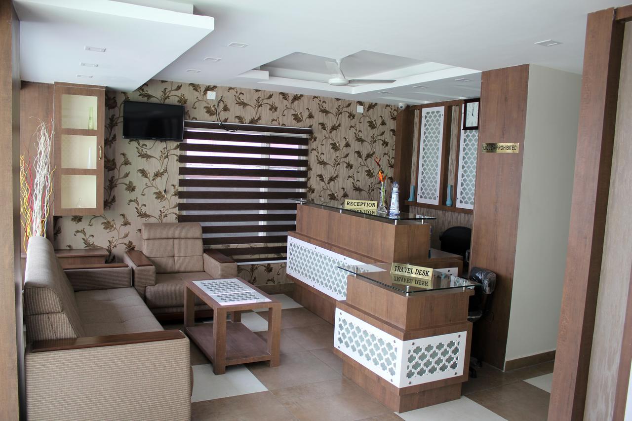Collection O 8267 Galaxy Inn Kochi Екстер'єр фото