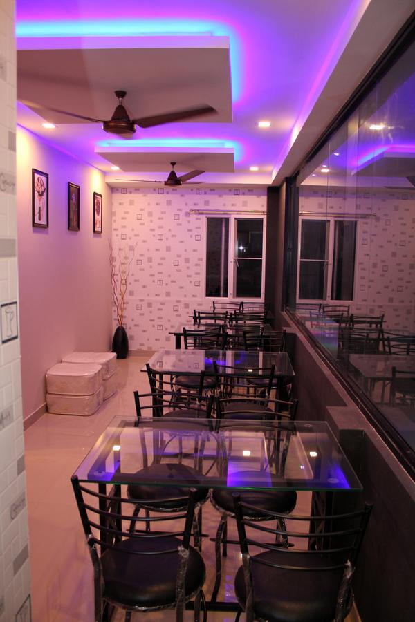Collection O 8267 Galaxy Inn Kochi Екстер'єр фото